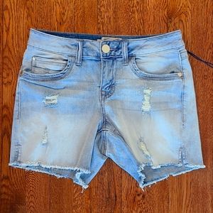 Woman's Seven7 denim shorts. Size 4.